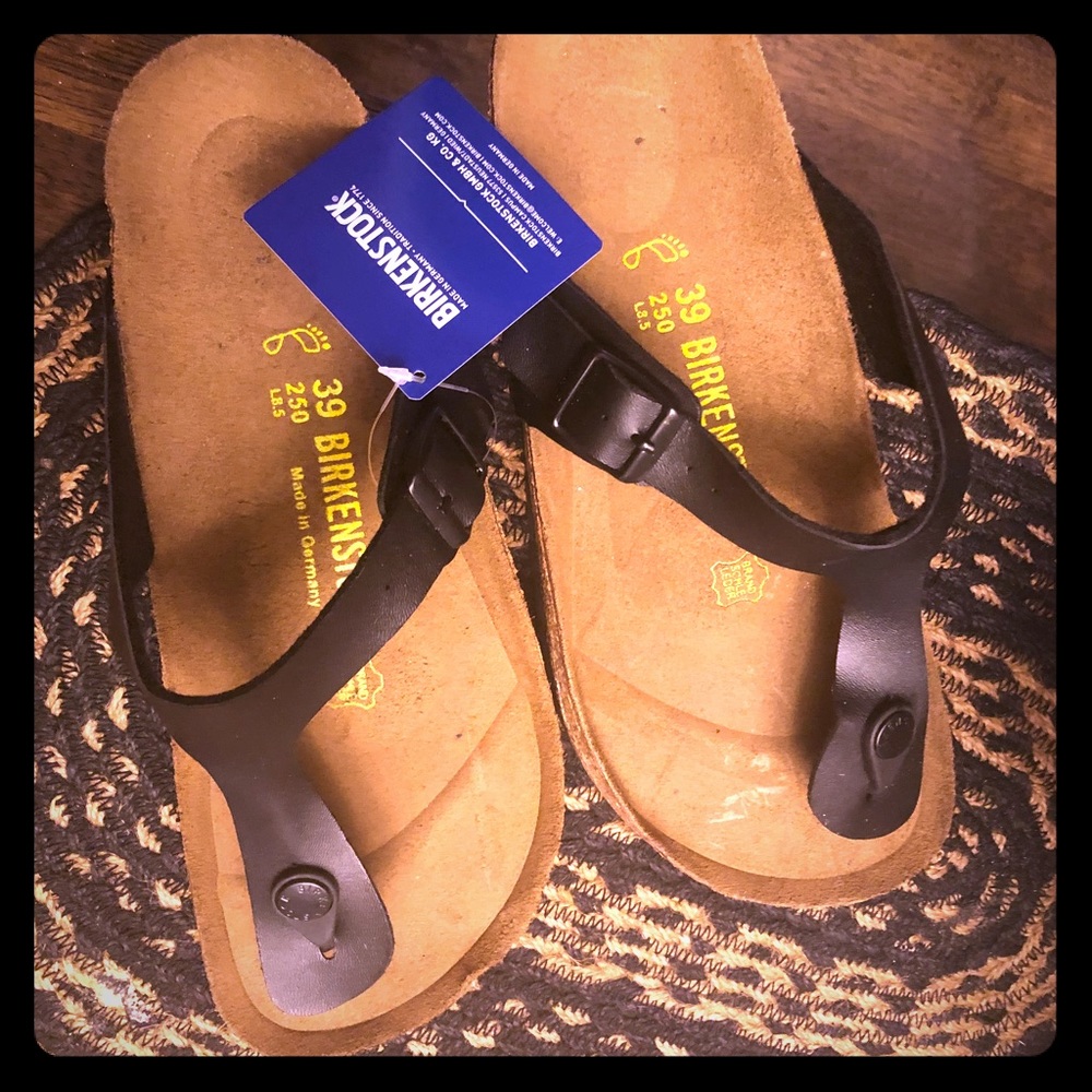 Birkenstock Size 39... I’d say an 8 Black...